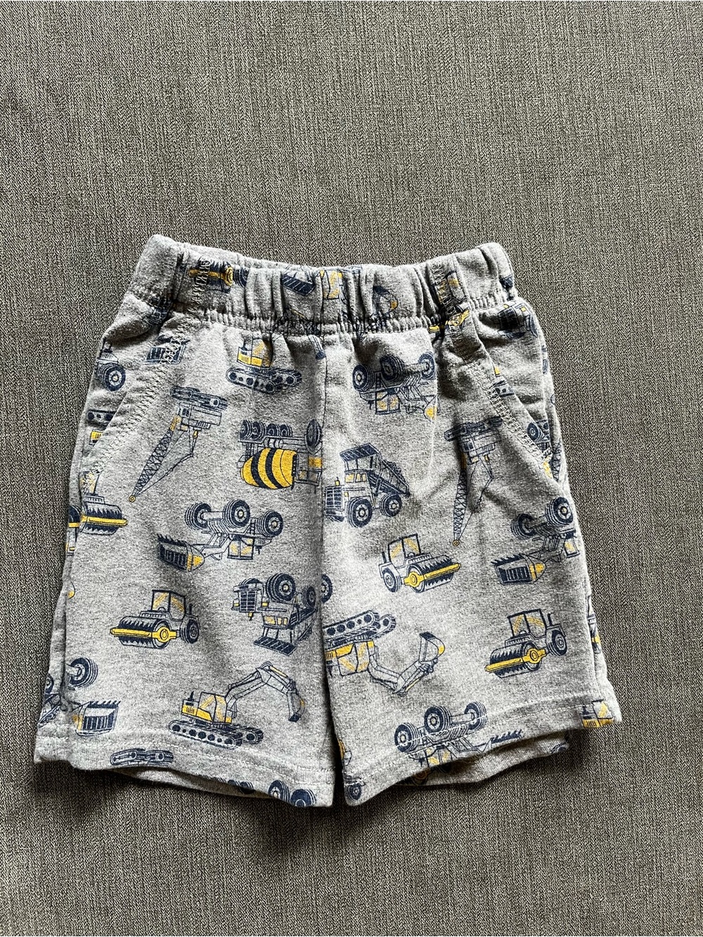 Mixed Brand Toddler Boy’s 2T T-Shirt and Shorts Bundle - Picture 11 of 13
